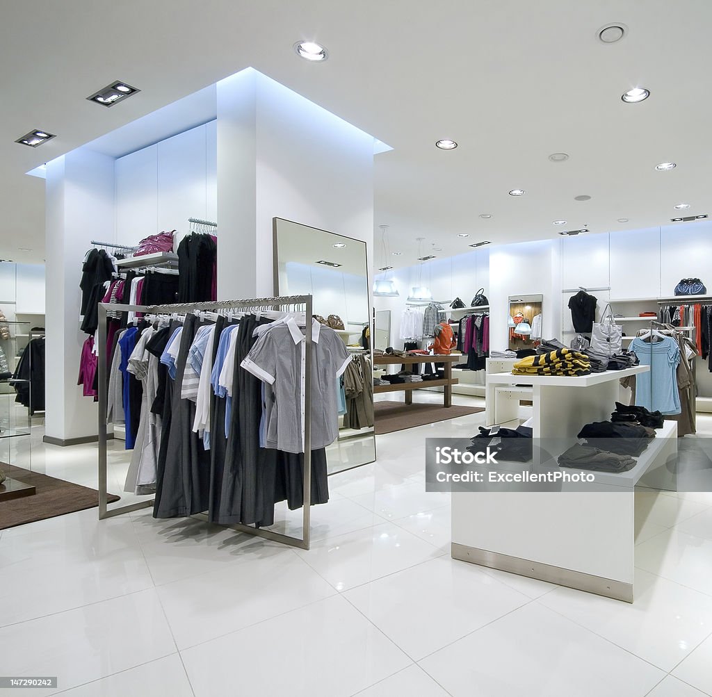 Interior del centro comercial - Foto de stock de Tienda - Lugar de comercio libre de derechos