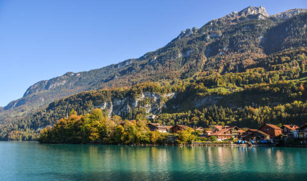splendido scenario del lago di brienz, svizzera - brienz bernese oberland village lake foto e immagini stock