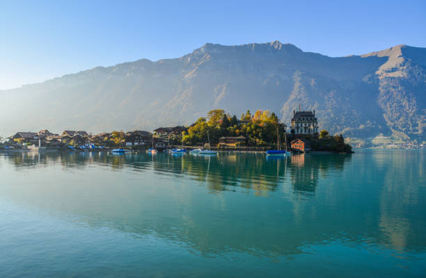 splendido scenario del lago di brienz, svizzera - bernese oberland foto e immagini stock