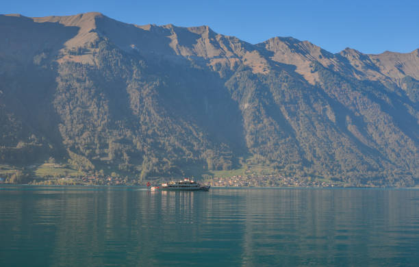 bela paisagem do lago brienz, suíça - brienz house switzerland european alps - fotografias e filmes do acervo