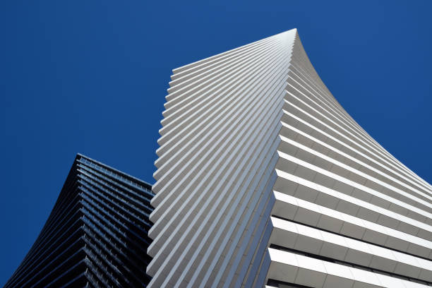 dos hermosos rascacielos de oficinas modernas contra el cielo. exterior del edificio, negocios, industria de la construcción. - georgiano estilo fotografías e imágenes de stock
