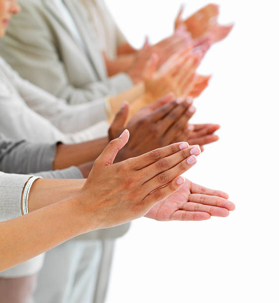 close-up de pessoas bater palmas das mãos - people applauding congratulating business imagens e fotografias de stock