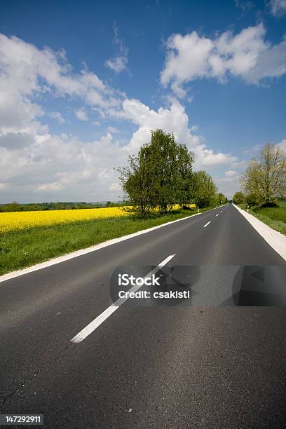 Foto de A Highway e mais fotos de stock de Amarelo - Amarelo, Autoestrada, Azul