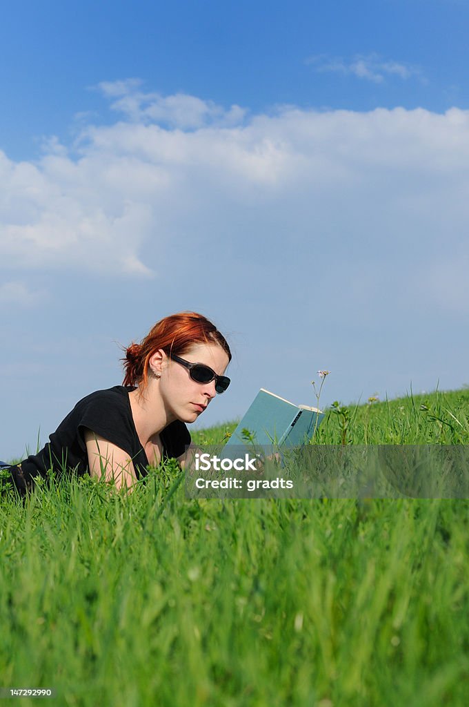 Livro de leitura/leitura - Foto de stock de Adulto royalty-free