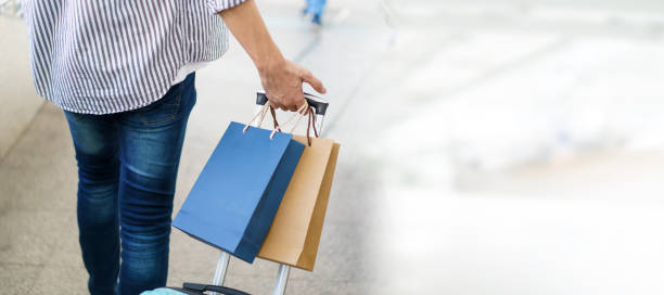istock Man holding a shopping bags. 1472932541