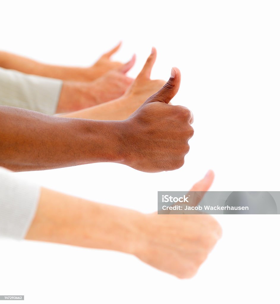 Mãos do Homem mostrando o polegar para cima O sinal da - Foto de stock de Sinal Afirmativo royalty-free