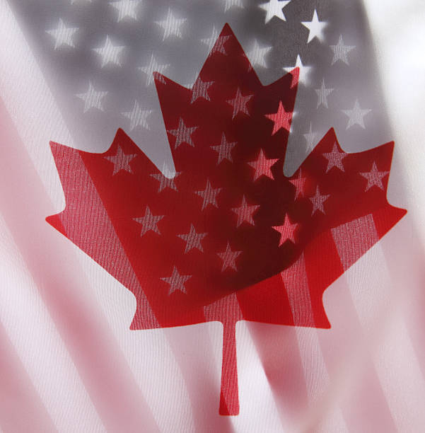 flaggen der vereinigten staaten und kanada - canada american flag canadian culture usa stock-fotos und bilder