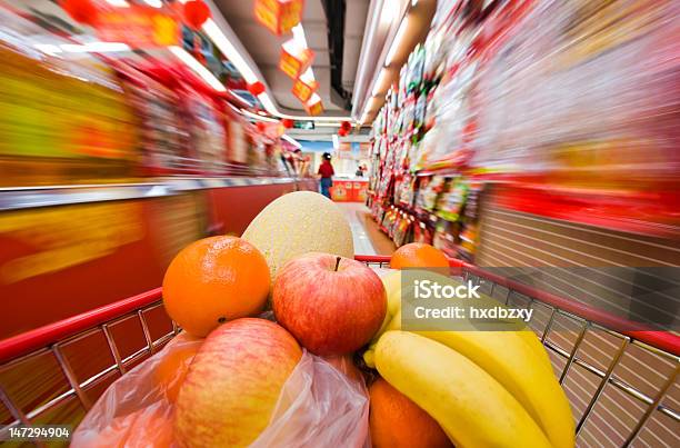Supermercato Astratto - Fotografie stock e altre immagini di Carrello della spesa - Carrello della spesa, Mercato - Luogo per il commercio, Soggettiva