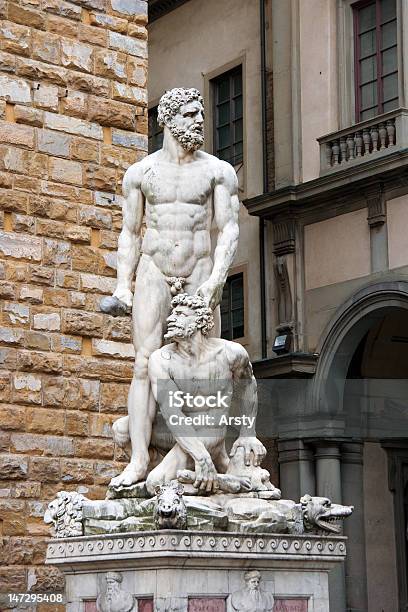 Estatua De Hercules Y Cacus Foto de stock y más banco de imágenes de Hércules - Personaje mitológico - Hércules - Personaje mitológico, Estatua, Matar