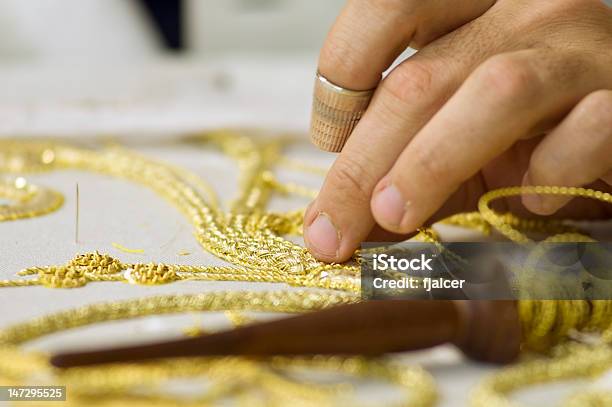 Bordado Em Ouro - Fotografias de stock e mais imagens de Bordado - Bordado, Dourado - Cores, Ouro - Metal