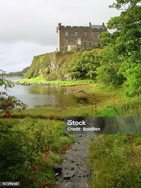 Castello Di Dunvegan Skye Scozia - Fotografie stock e altre immagini di Ambientazione esterna - Ambientazione esterna, Bassa marea, Castello