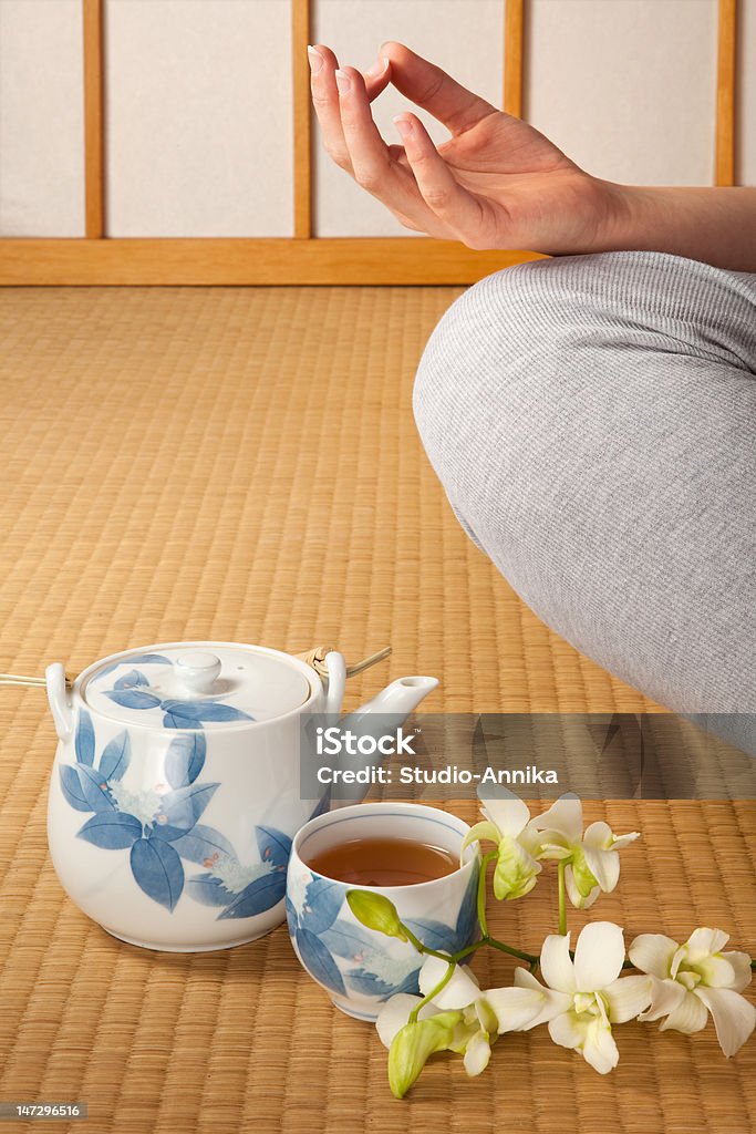 Tee Orchideen und meditation - Lizenzfrei Tee - Warmes Getränk Stock-Foto