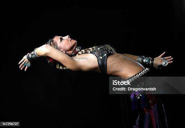 Foto de Dança Tribal e mais fotos de stock de Adulto - Adulto, Atividade, Bailarina