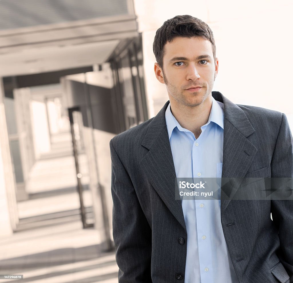 Молодой бизнесмен - Стоковые фото 30-34 года роялти-фри