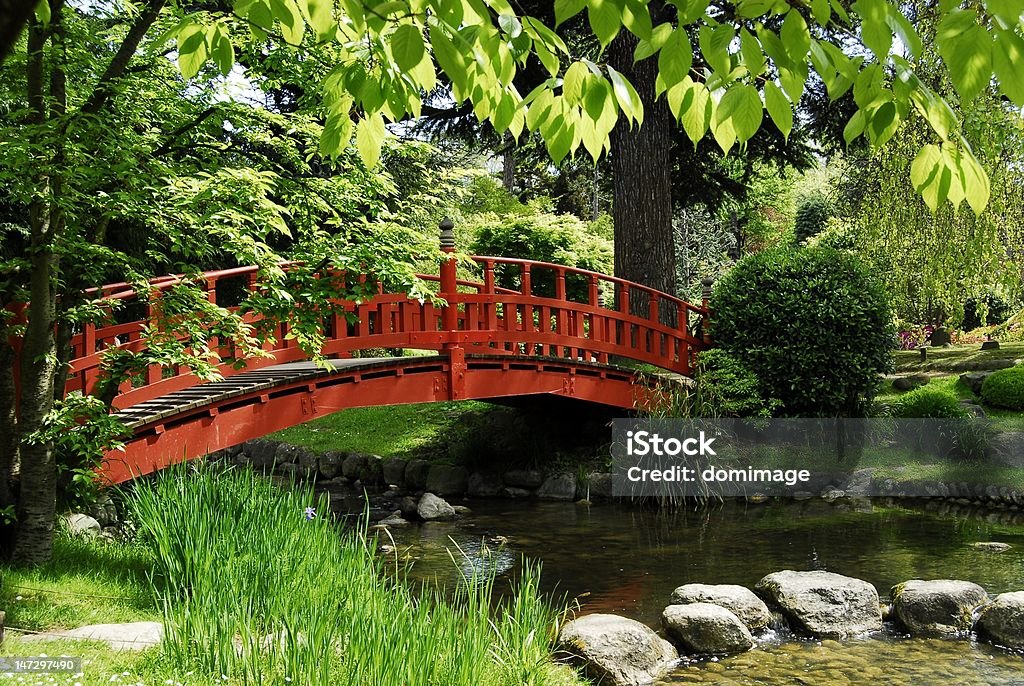 Pont japonais - Photo de Allée de jardin libre de droits