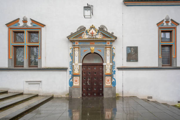 porta renascentista na ala norte do palácio eleitoral - trier, alemanha - electoral palace - fotografias e filmes do acervo