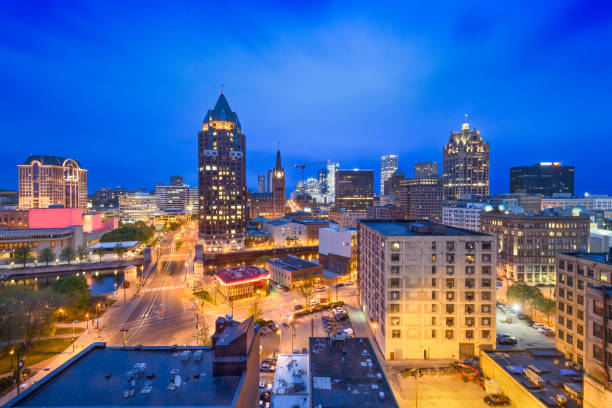 istock Milwaukee, Wisconsin, USA Downtown Skyline 1472986178