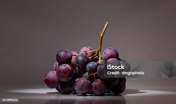 Racimo De Uvas Foto de stock y más banco de imágenes de Alimento - Alimento, Fotografía - Imágenes, Fruta