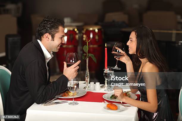 ロマンチックなカップルがディナー - 2人のストックフォトや画像を多数ご用意 - 2人, カップル, グラス