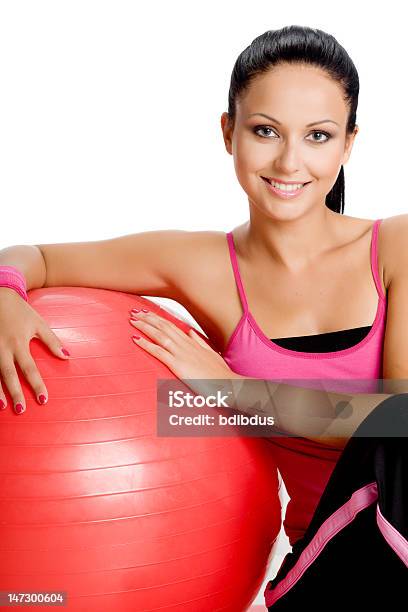 Retrato De Mulher Com Bola De Exercício - Fotografias de stock e mais imagens de Adulto - Adulto, Aeróbica, Alegria