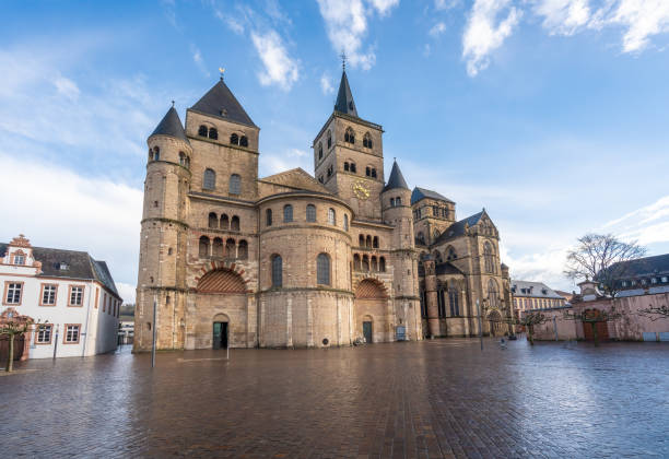 catedral de tréveris y liebfrauenkirche (iglesia de nuestra señora) - trier, alemania - trier fotografías e imágenes de stock