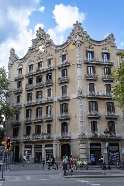 arquitetura histórica da gran via de les corts catalanes - gran via - fotografias e filmes do acervo