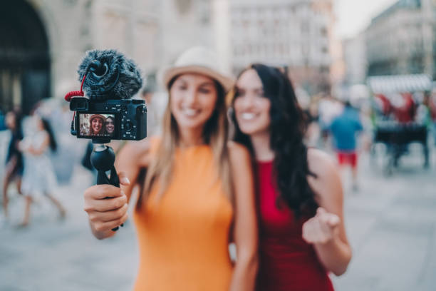 istock Influencer women vlogging from Vienna 1473033379