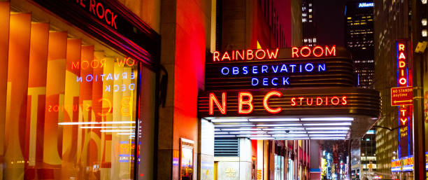 exterior shot of the nbc studios in manhattan - nbc imagens e fotografias de stock