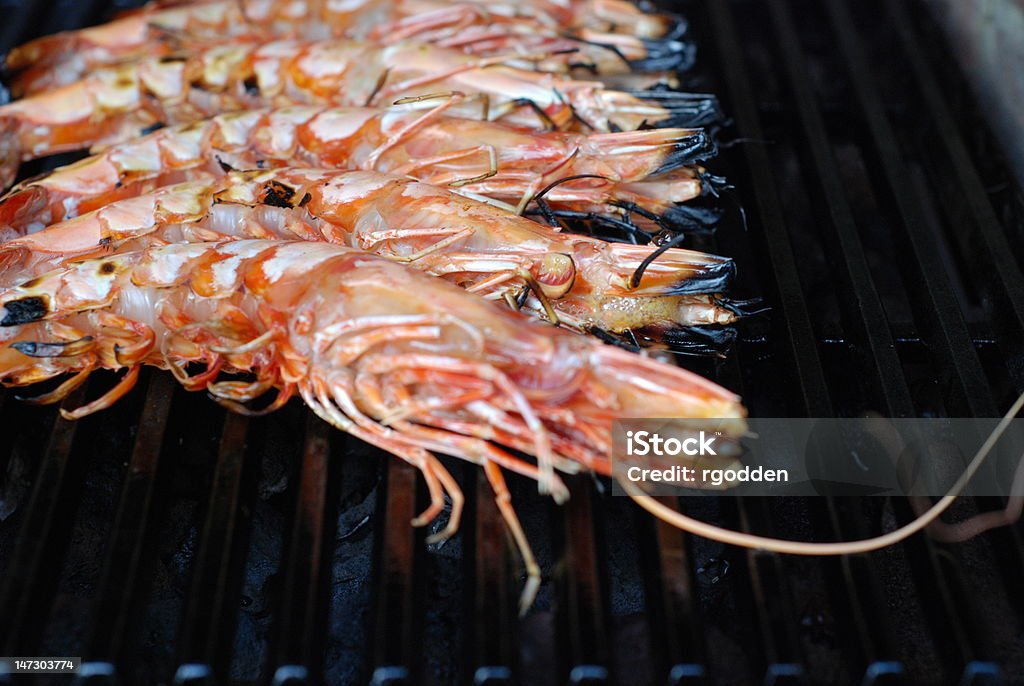 Gamberi su un barbecue - Foto stock royalty-free di Ambientazione esterna