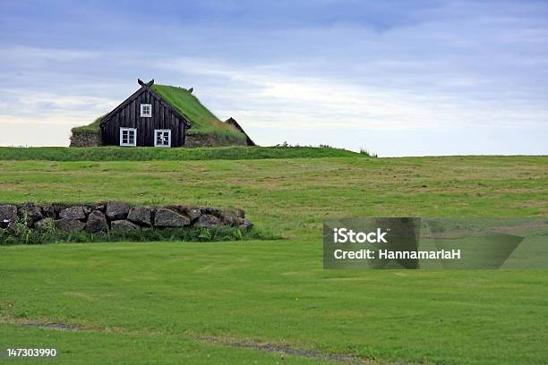 Photo libre de droit de Islande Turf House banque d'images et plus d'images libres de droit de De petite taille - De petite taille, Islande, Maison