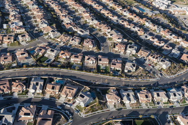 istock Modern California Suburbia 1473065007