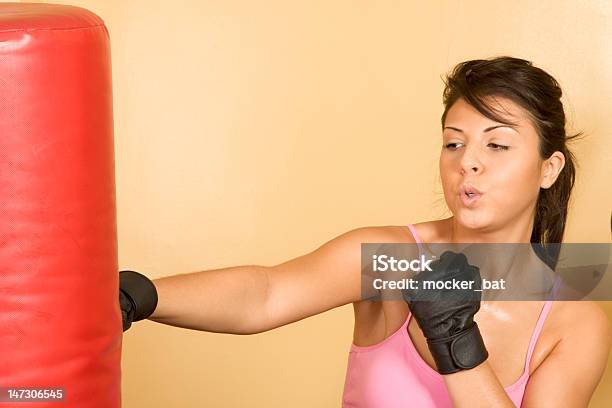 Foto de Ginástica Feminina De Boxe Tailandês e mais fotos de stock de 20 Anos - 20 Anos, 20-24 Anos, 25-30 Anos