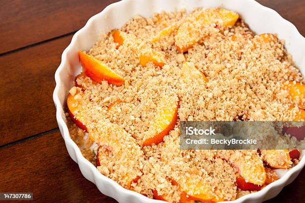 Frescos Pêssego Crisp - Fotografias de stock e mais imagens de Pêssego - Pêssego, Crumble - Sobremesa, Migalha