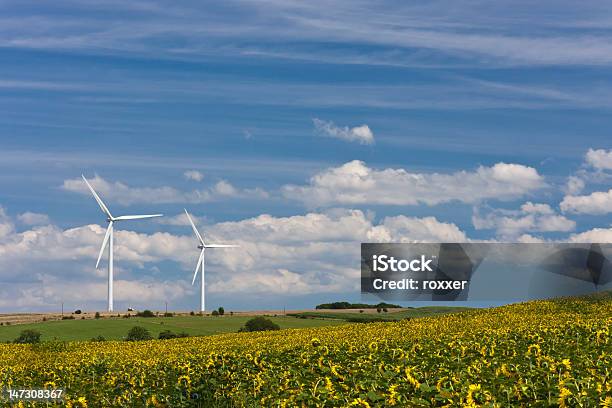 Turbine Eoliche - Fotografie stock e altre immagini di Ambientazione esterna - Ambientazione esterna, Ambiente, Blu