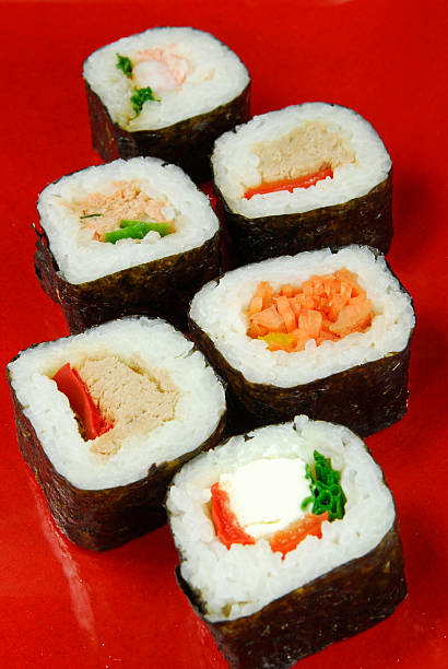 istock sushi futomaki 147308604