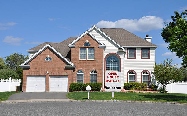 istock Suburban Open House For Sale Welcome 147308611