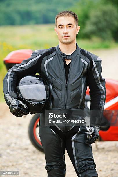 심각한 젊은 남자 인물 사진 헬멧에 대한 스톡 사진 및 기타 이미지 - 헬멧, 오토바이, 폭주족