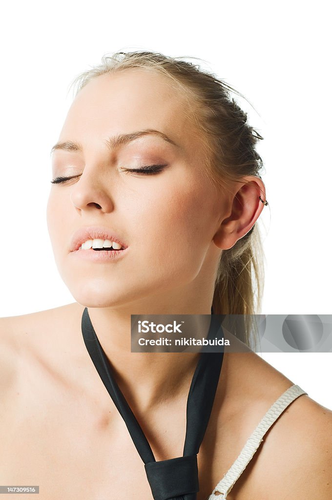 Молодой тонкий женщина в бюстгальтер на белом фоне - Стоковые фото 20-24 года роялти-фри