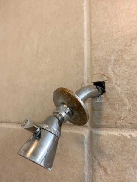 istock Hole cut into tile with a shower head protruding after installation. 1473102566