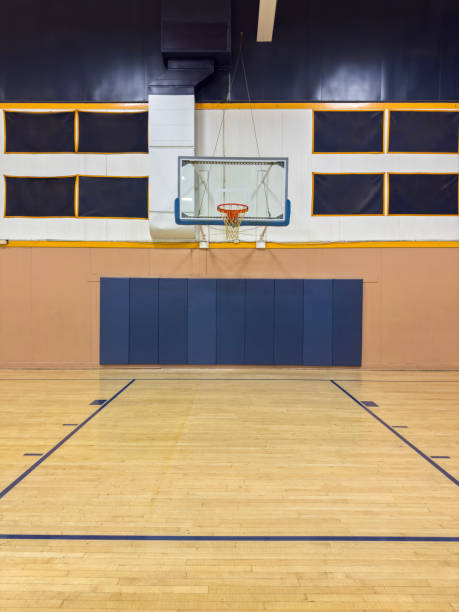 basketball-platz - school gymnasium gym basketball court school stock-fotos und bilder