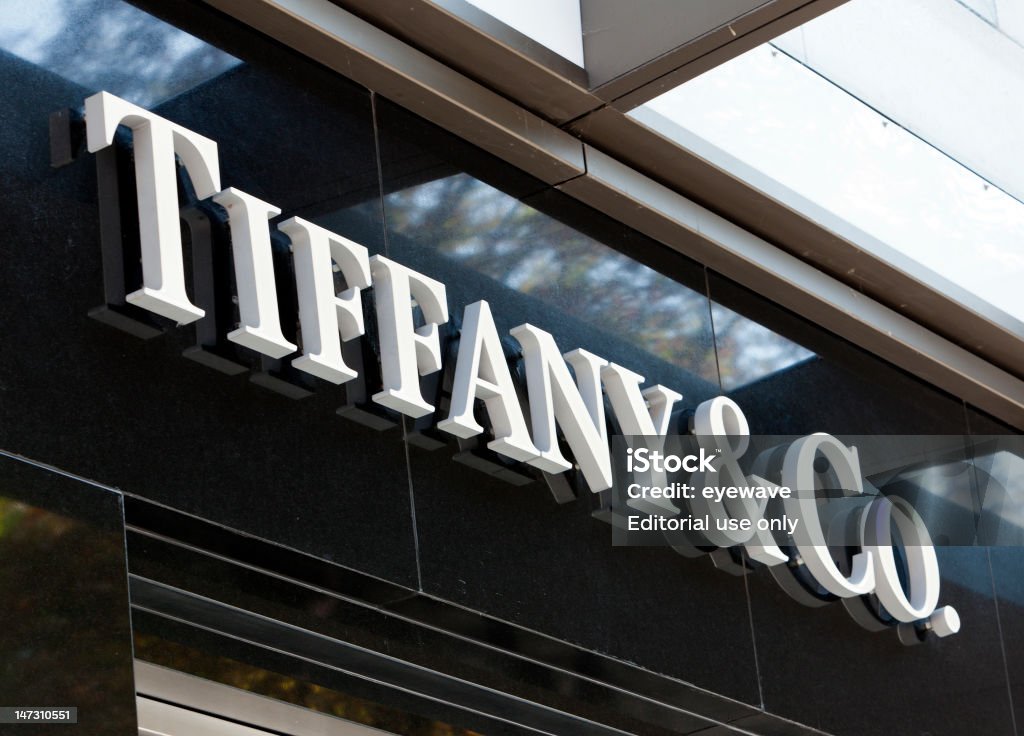 Tiffany und Unternehmen Zeichen auf store - Lizenzfrei Andenkenladen Stock-Foto