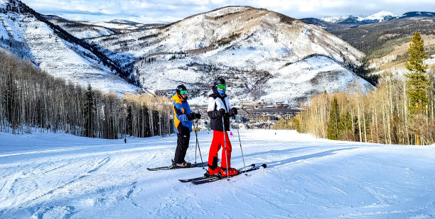 vistas vail - colorado skiing usa color image - fotografias e filmes do acervo