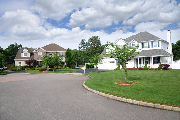 istock Suburban Neighborhood Culdesac 147311711