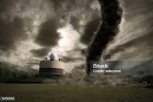 Amplia Con Una Estación Meteo Tornado Foto de stock y más banco de imágenes de Accidentes y desastres - Accidentes y desastres, Fotografía - Imágenes, Horizontal