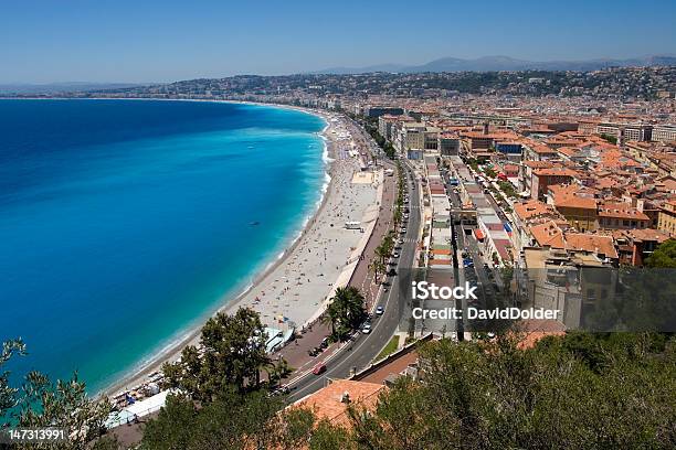 Deptak Des Anglais W Nicei - zdjęcia stockowe i więcej obrazów Bay des Anges - Bay des Anges, Brzeg wody, Dach