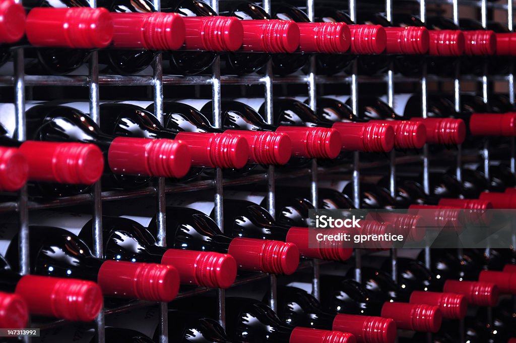 Bottiglie di vino - Foto stock royalty-free di Vino