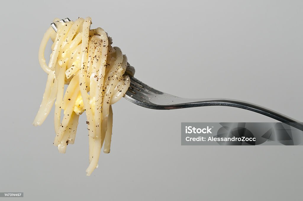 Carbonara spaghetti - Foto de stock de Comida italiana libre de derechos