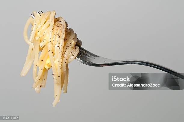 Foto de Espaguete Carbonara e mais fotos de stock de Comida italiana - Comida italiana, Comida salgada, Cultura Italiana