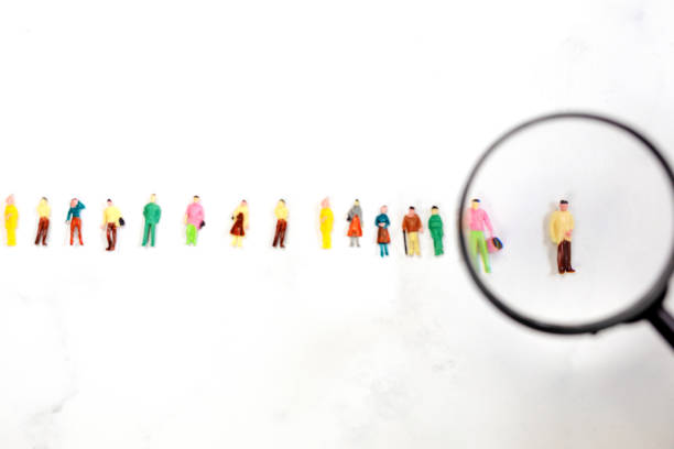 Searching employee or leader. Staff recruitment. Headhunting. Many employees and the choice of a leader from the crowd. HR. business and Human resource management concept figure stand out from the crowd successful choice top view búsqueda de empleado o líder. contratación de personal. headhunting. muchos empleados y la elección de un líder de la multitud. la figura del concepto de gestión de recursos humanos, negocios y recursos humanos se destaca de la elección exitosa de l