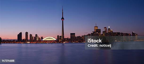 Panorama Widok Toronto Waterfront W Zmierzch - zdjęcia stockowe i więcej obrazów Architektura - Architektura, Bezchmurne niebo, Dzielnica nadbrzeżna